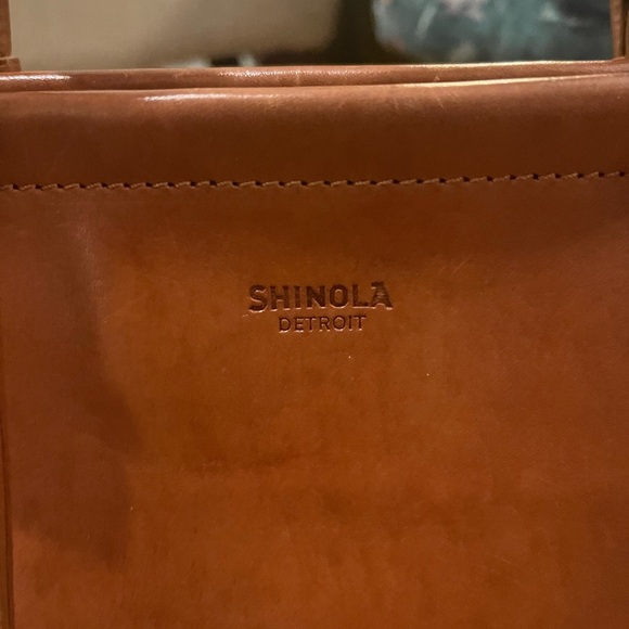 Shinola Sibley Large Satchel Vach
Natural
Made in Italy - Picture 2 of 8
